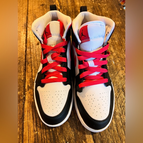 Nike Air Jordan 1 mid PS “White/Very Berry “ Kids Sneakers size 3Y - Picture 2 of 10